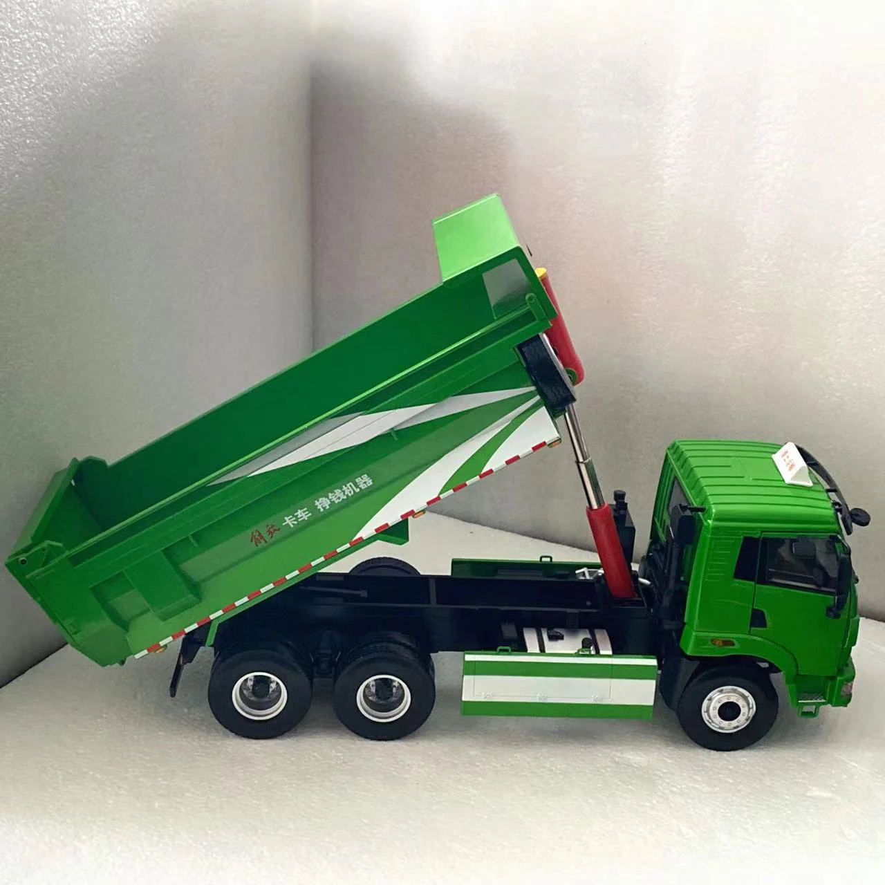 Vivid Green Diecast Dump Truck Model 1:24 Scale 4 Vivid Green Diecast Dump Truck Model 1:24 Scale - Image 4