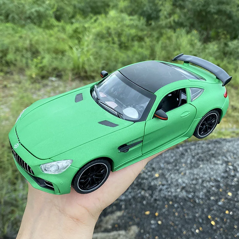 Green Mercedes Benz AMG GTR 1:24 Diecast Model 4 Green Mercedes Benz AMG GTR 1:24 Diecast Model - Image 4