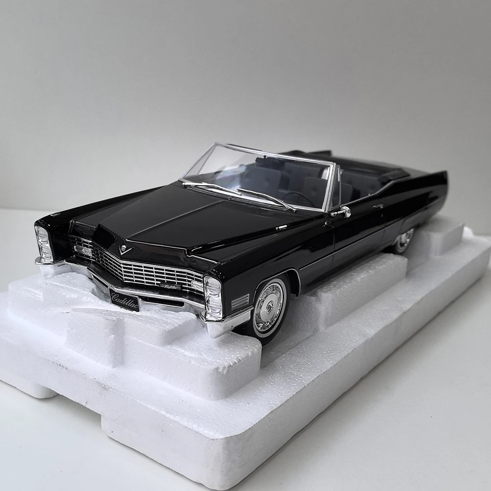 1:18 Scale Black Cadillac Alloy Convertible Model 1 1:18 Scale Black Cadillac Alloy Convertible Model