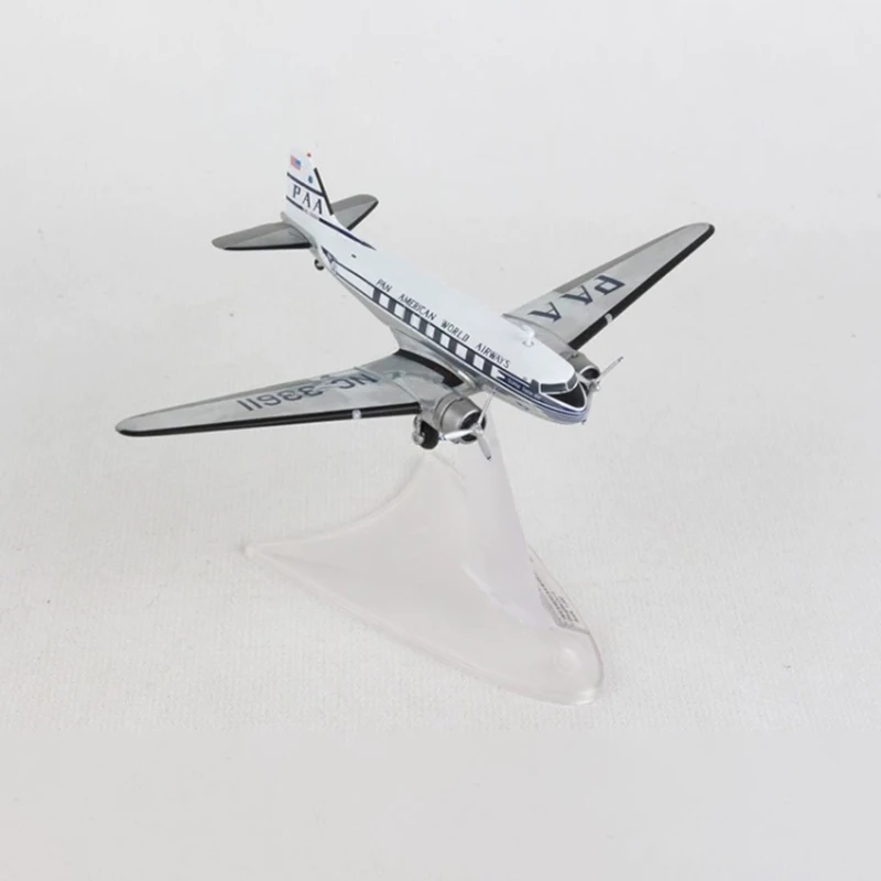 Diecast Douglas DC-3 Model 1:200 Scale 3 Diecast Douglas DC-3 Model 1:200 Scale - Image 3
