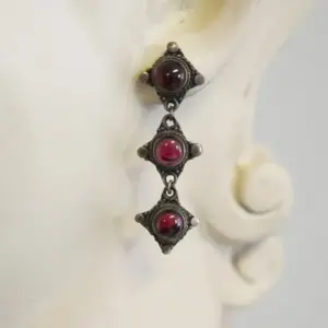 Vintage Red Stone Drop Earrings with Filigree Details 4 Sc1c251230846444783389213f57ac1cal