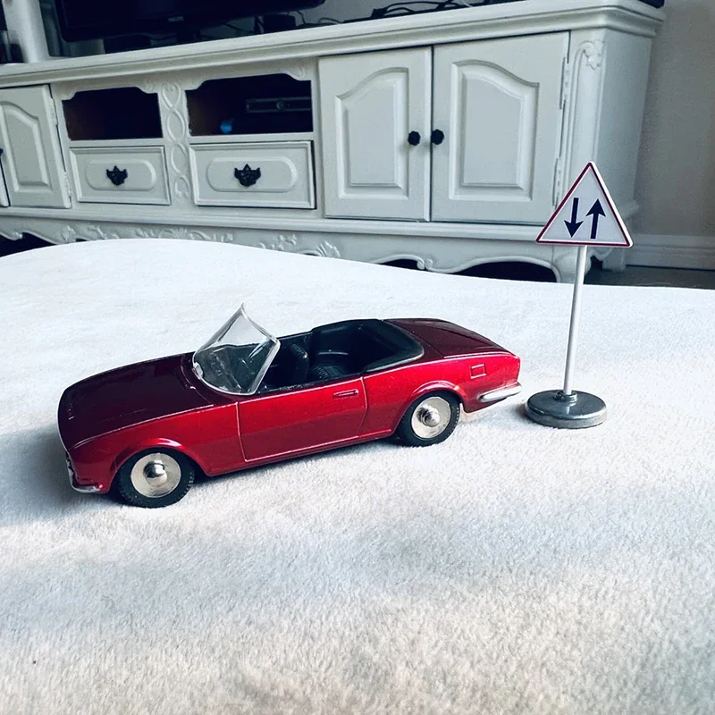 1/43 Vintage Convertible Diecast Alloy Model 6 1/43 Vintage Convertible Diecast Alloy Model - Image 6