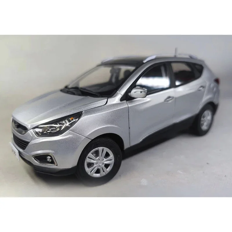 Die-Cast 1:18 Hyundai IX35 2012 Model 5 Die-Cast 1:18 Hyundai IX35 2012 Model - Image 5