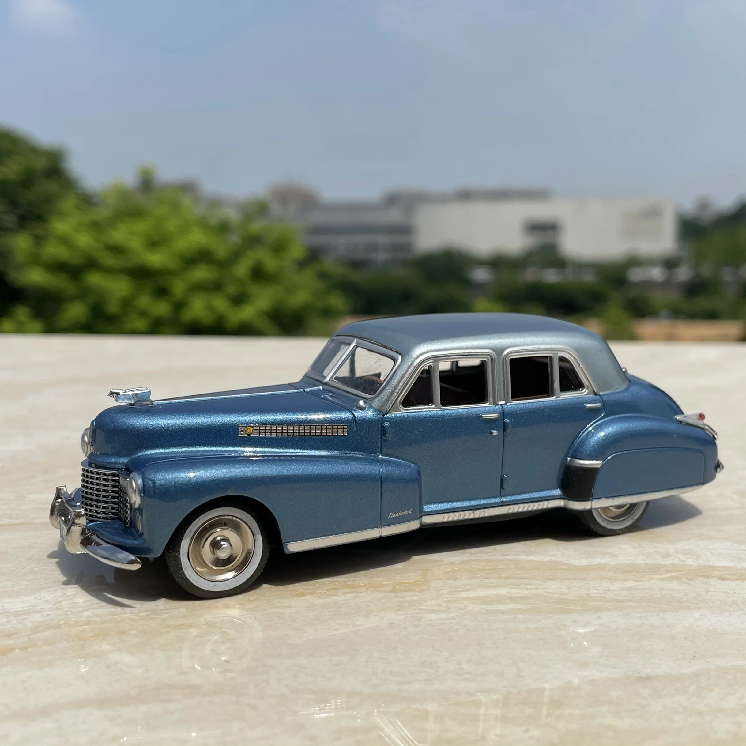 Vintage Cadillac 1:43 Diecast Model Collection 7 Vintage Cadillac 1:43 Diecast Model Collection - Image 7