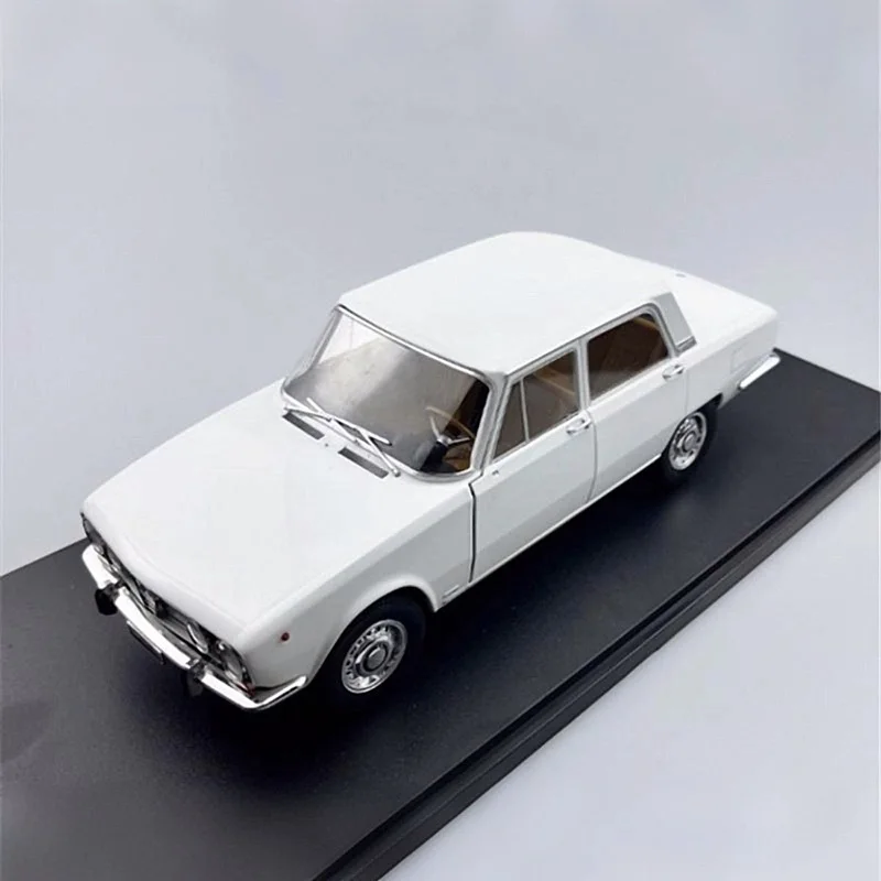 1:18 Alfa Romeo Alfetta GTV 2000L Diecast Model 10 1:18 Alfa Romeo Alfetta GTV 2000L Diecast Model - Image 10