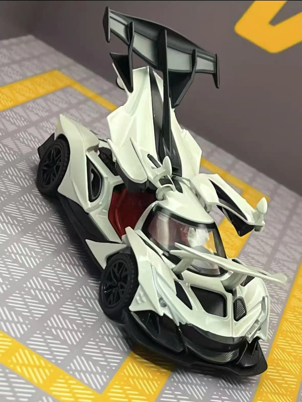 1:32 Apollo IE Diecast Model for Collectors 2 1:32 Apollo IE Diecast Model for Collectors - Image 2