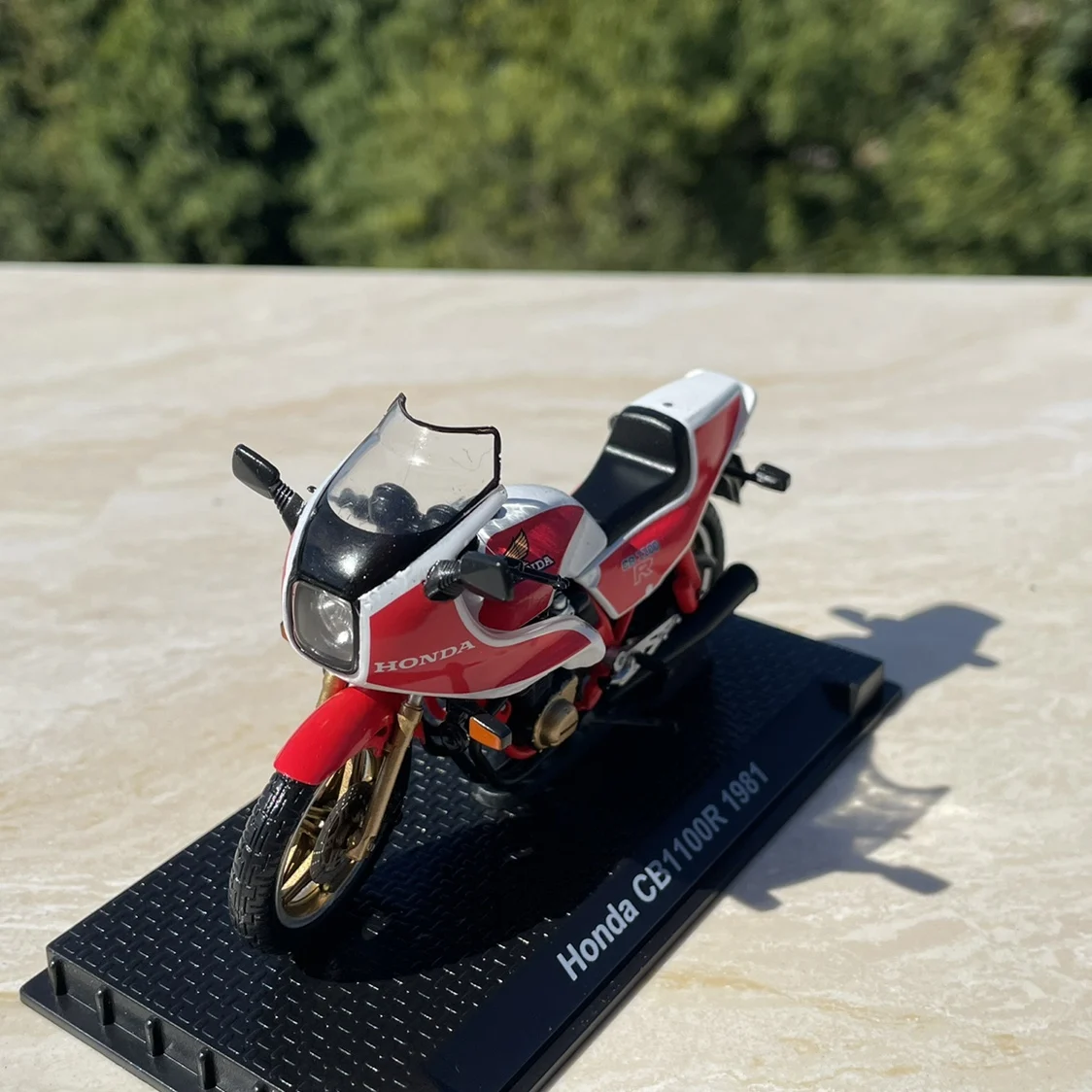1981 Honda CB1100R 1:24 Scale Diecast Model 3 1981 Honda CB1100R 1:24 Scale Diecast Model - Image 3