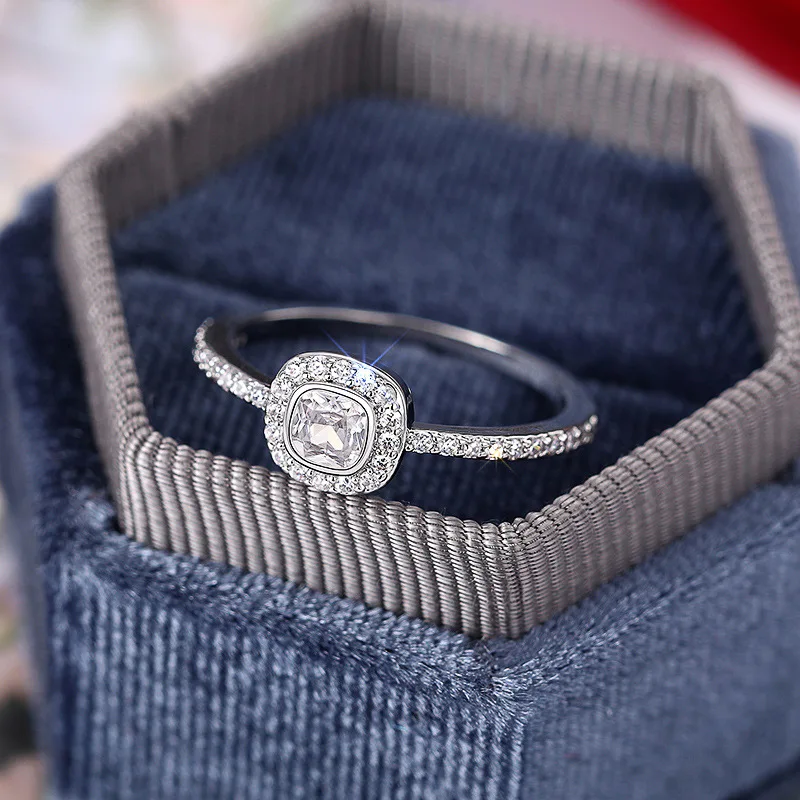 Elegant Women's Silver Ring with Cubic Zirconia 3 Elegant Women's Silver Ring with Cubic Zirconia - Image 3