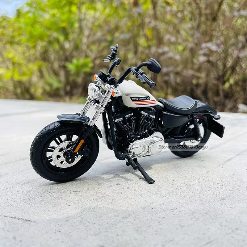 Harley-Davidson Forty-Eight Special 1:18 Diecast Model 3 Harley-Davidson Forty-Eight Special 1:18 Diecast Model - Image 3