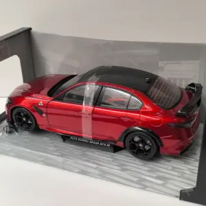1:18 Alfa Romeo Giulia GTA M Collectible Model 7 Sc4a02cba1fa241269aa4b1a3ba41e235g