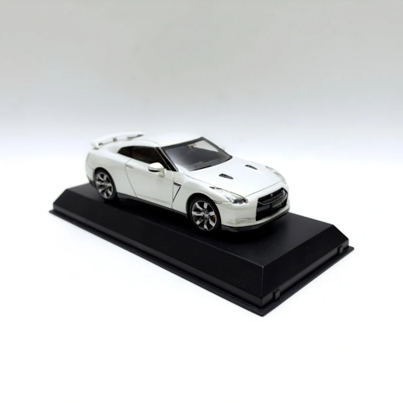 Nissan GT-R R35 2008 Diecast Model 1:43 Scale 5 Nissan GT-R R35 2008 Diecast Model 1:43 Scale - Image 5