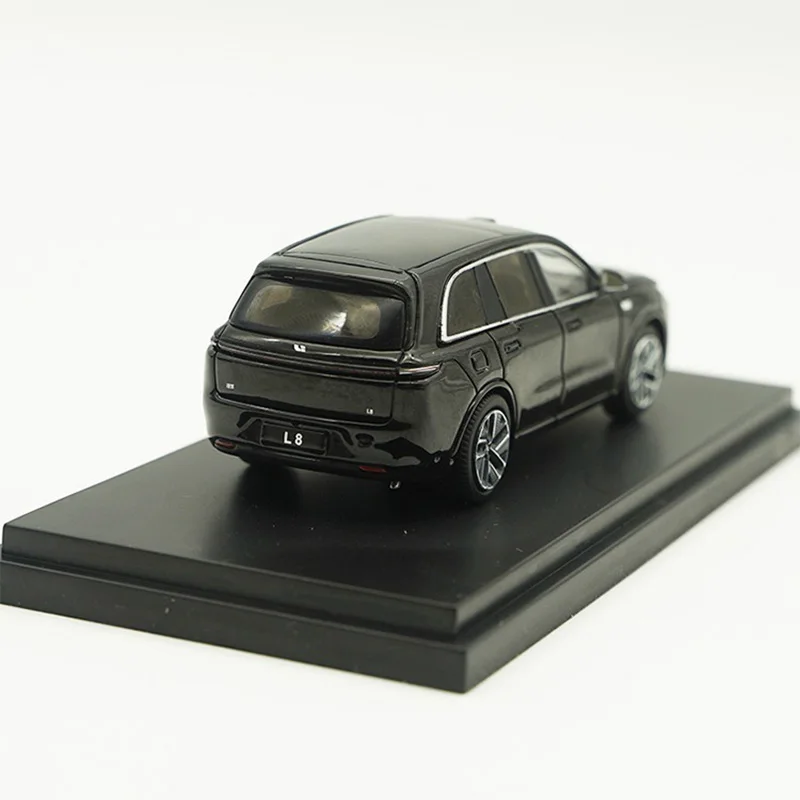 1:64 Scale Diecast SUV Model with Realistic Details 3 1:64 Scale Diecast SUV Model with Realistic Details - Image 3