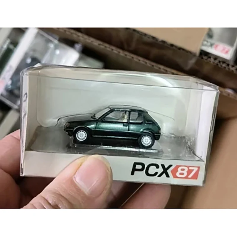 Vibrant Red 1/87 Scale Diecast Car Model 4 Vibrant Red 1/87 Scale Diecast Car Model - Image 4