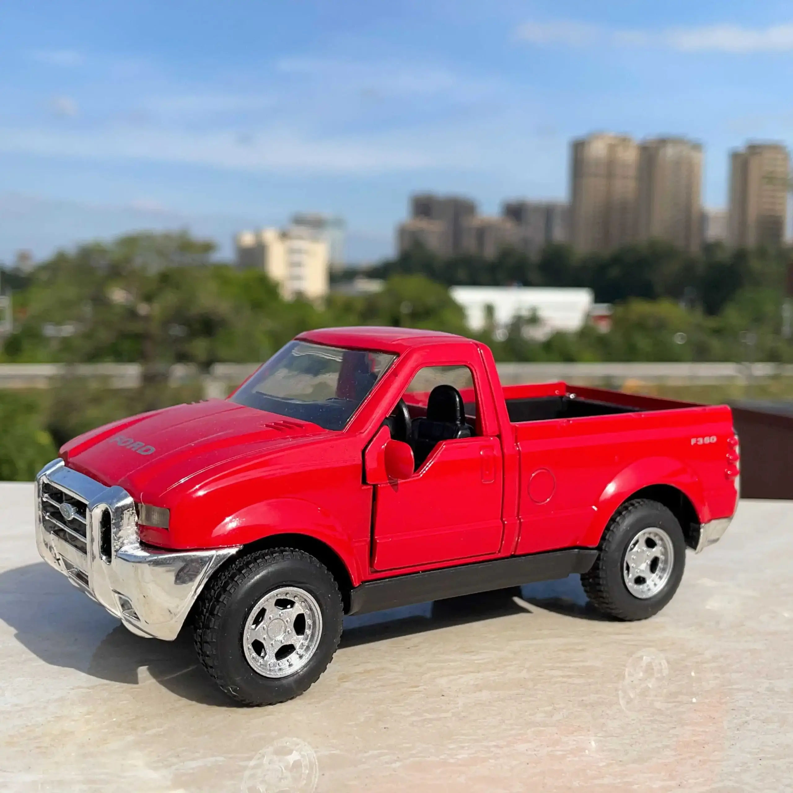 Red Ford F350 Diecast Model 1:24 Scale 2 Red Ford F350 Diecast Model 1:24 Scale - Image 2