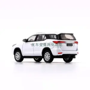 Vibrant Green Toyota Fortuner Diecast Model 9 Sc6c40ccd87c24fa8a08a1e42caf66961Y