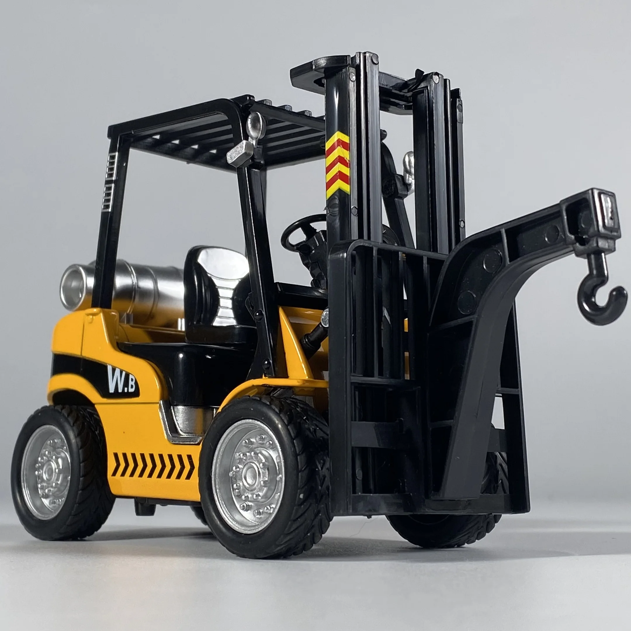 1:24 Scale Forklift Crane Diecast Model 2 1:24 Scale Forklift Crane Diecast Model - Image 2