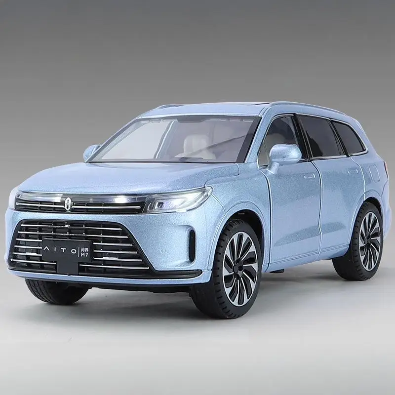 Silver 1:24 Scale Diecast SUV Model Car 8 Silver 1:24 Scale Diecast SUV Model Car - Image 8