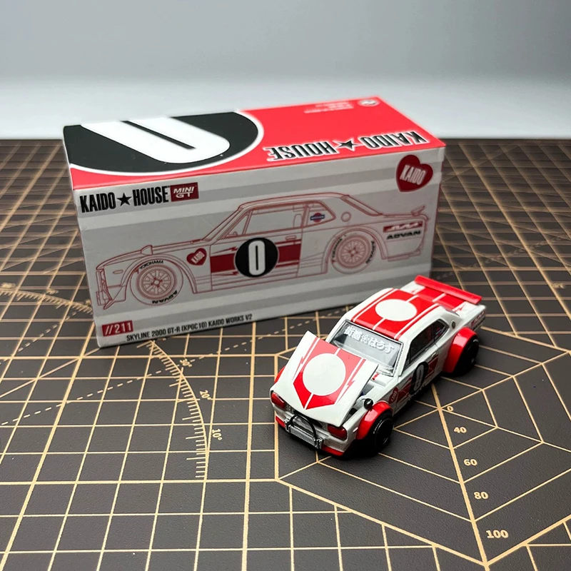 Toyota Nissan Skyline 2000 GTR KPGC10 Diecast Model 6 Toyota Nissan Skyline 2000 GTR KPGC10 Diecast Model - Image 6