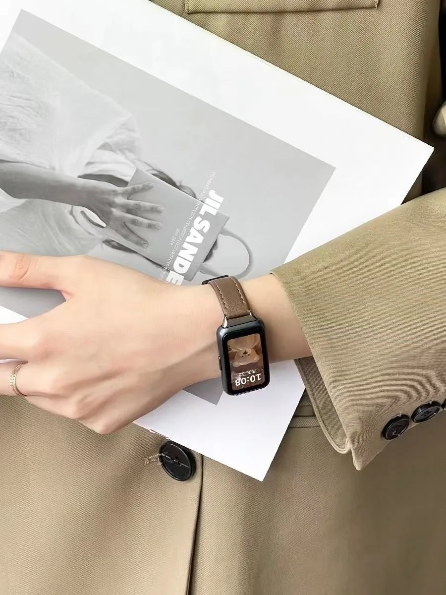 Magnetic Leather Strap for Huawei Band 8/9/10 3 Magnetic Leather Strap for Huawei Band 8/9/10 - Image 3