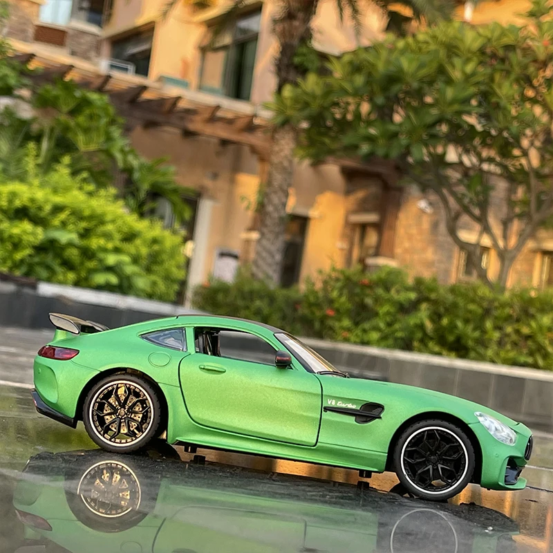 Green Mercedes Benz AMG GTR 1:24 Diecast Model 2 Green Mercedes Benz AMG GTR 1:24 Diecast Model - Image 2