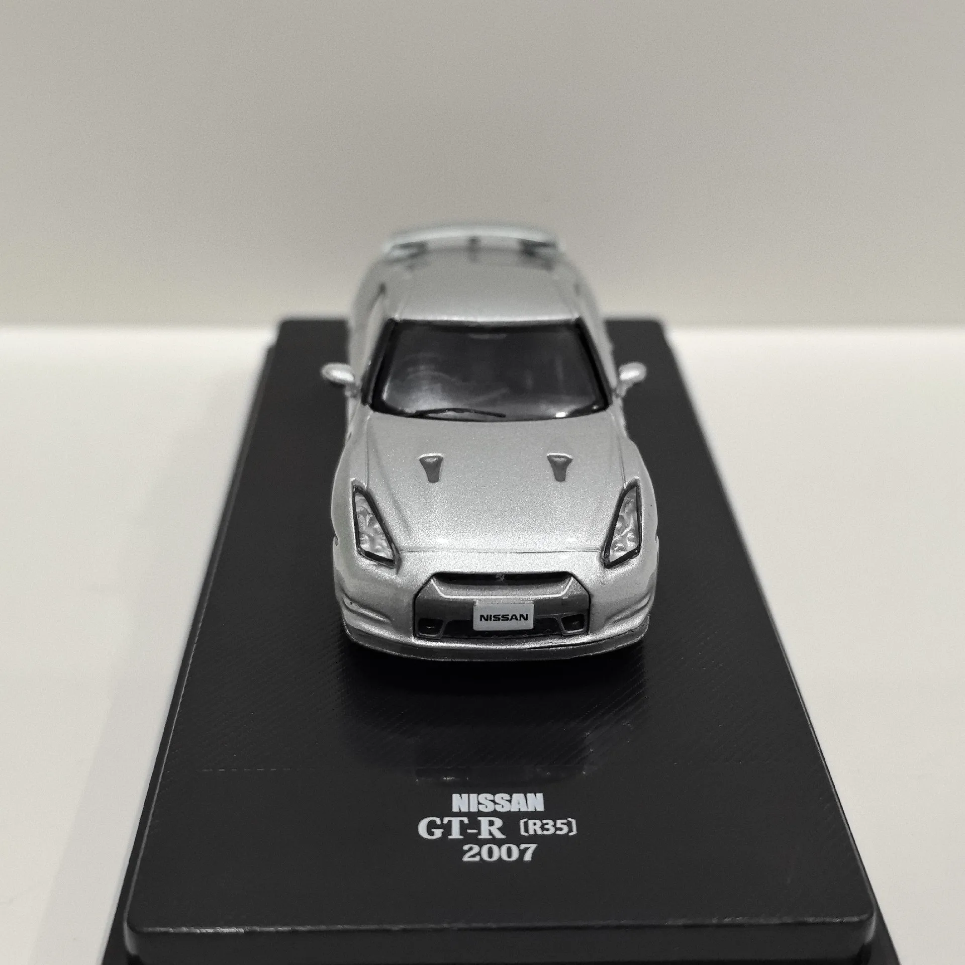 Diecast Nissan GT-R R35 Model 1:64 Silver 3 Diecast Nissan GT-R R35 Model 1:64 Silver - Image 3