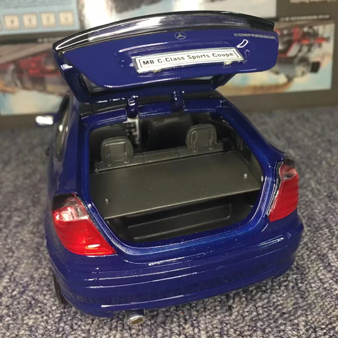 Flawed 1/18 Mercedes-Benz C-Class Coupe Model 5 Flawed 1/18 Mercedes-Benz C-Class Coupe Model - Image 5