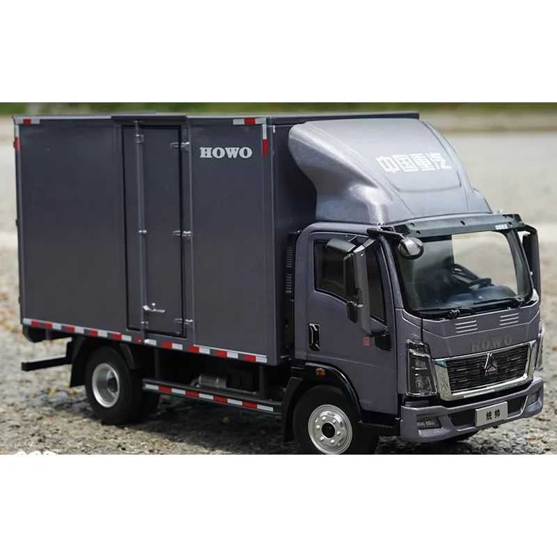 1:24 Scale HOWO Light Truck Van Model 1 1:24 Scale HOWO Light Truck Van Model