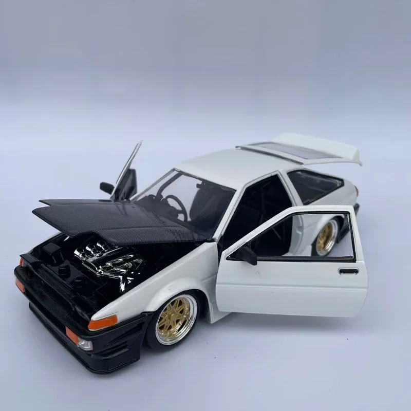 1986 Toyota Trueno AEE86 1:24 Scale Model Car 4 1986 Toyota Trueno AEE86 1:24 Scale Model Car - Image 4