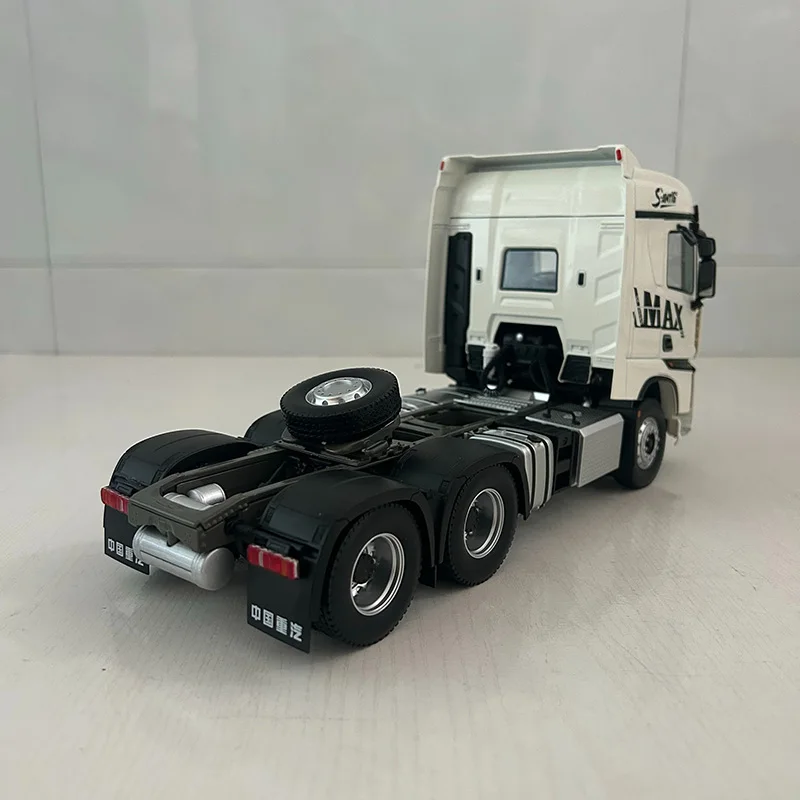 1:24 Scale HOWO MAX Truck Model Collectible 2 1:24 Scale HOWO MAX Truck Model Collectible - Image 2