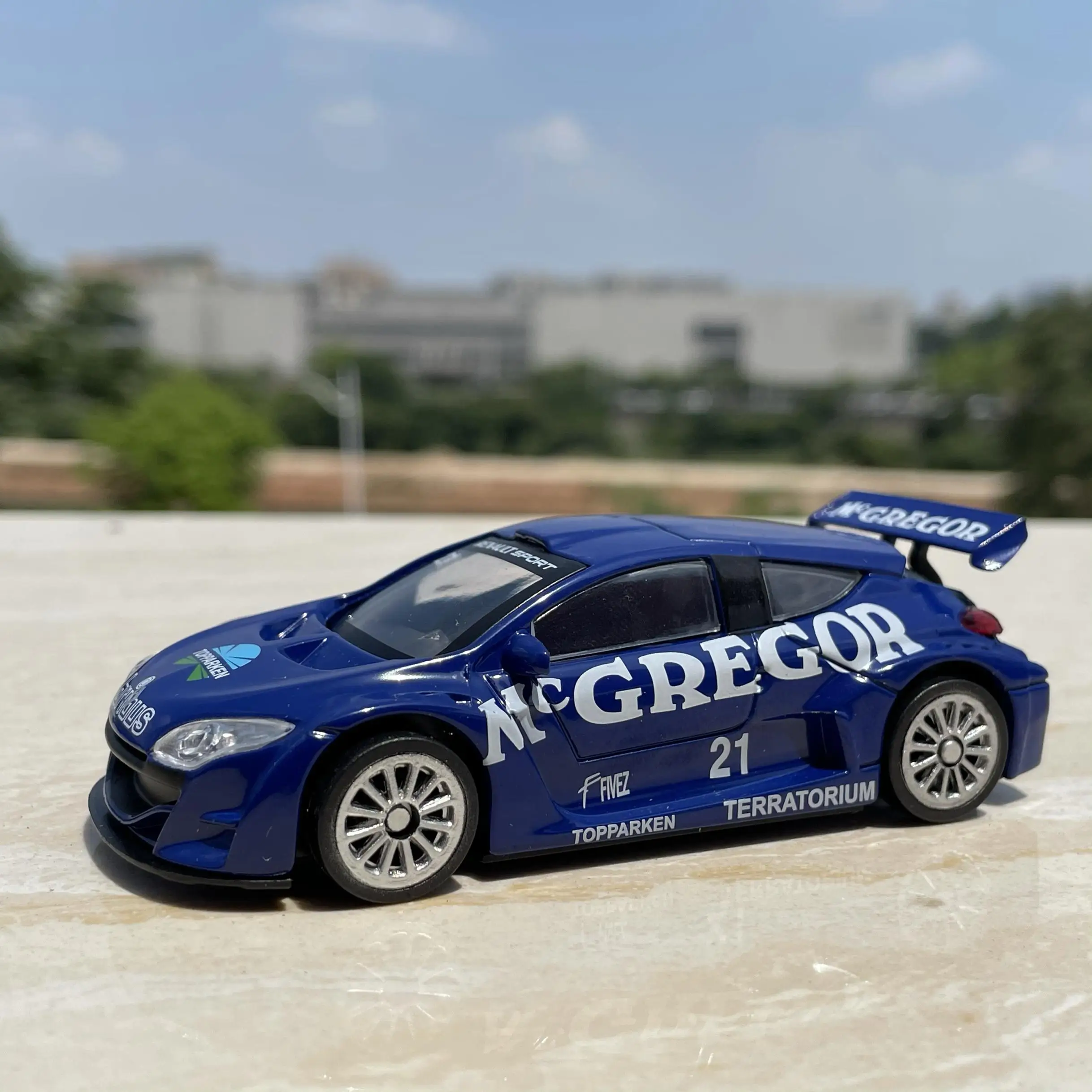 Renault Racing Model 1:43 Scale Diecast Alloy Car 6 Renault Racing Model 1:43 Scale Diecast Alloy Car - Image 6