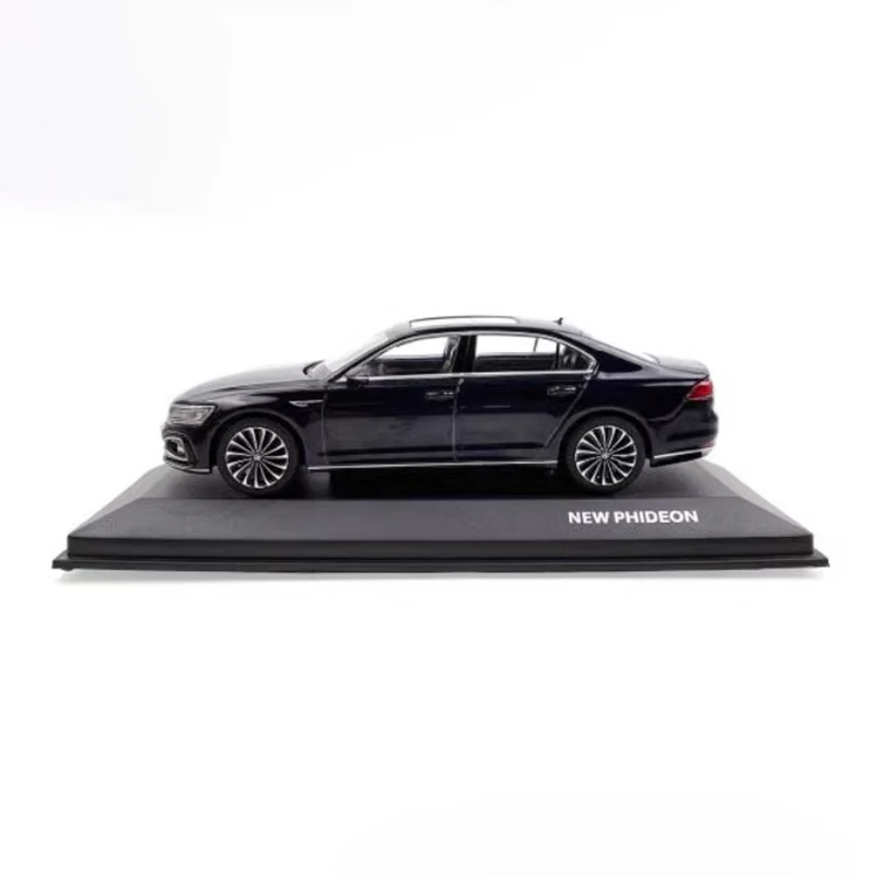 1:43 VW Phideon 2021 Diecast Model 5 1:43 VW Phideon 2021 Diecast Model - Image 5