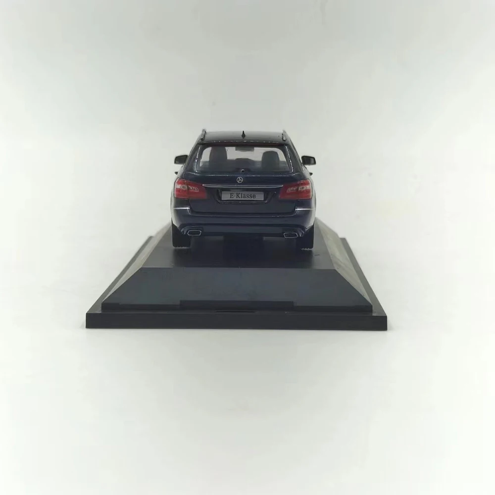 Mercedes-Benz E-Class Estate Model 1:43 Scale Collector's Replica 5 Mercedes-Benz E-Class Estate Model 1:43 Scale Collector's Replica - Image 5