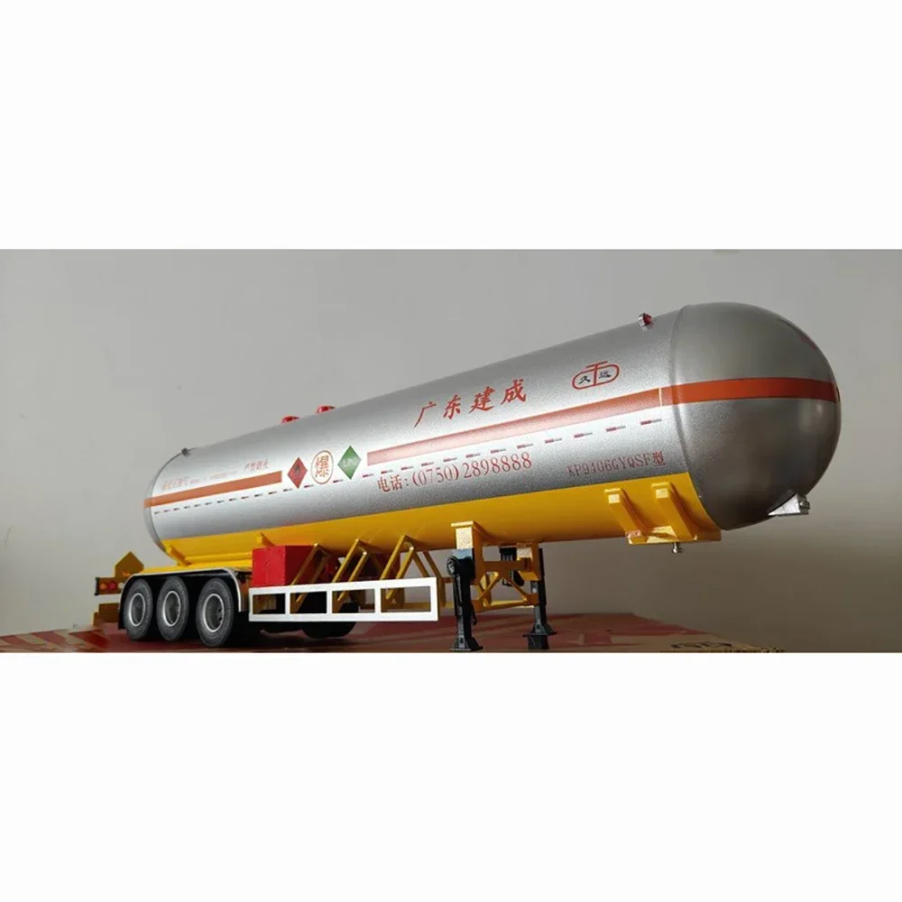 Diecast 1:24 LPG Tanker Model for Collectors 3 Diecast 1:24 LPG Tanker Model for Collectors - Image 3