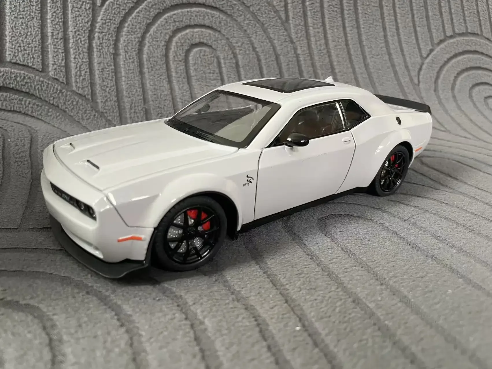 1/24 Scale Dodge Challenger SRT Hellcat Model 10 1/24 Scale Dodge Challenger SRT Hellcat Model - Image 10