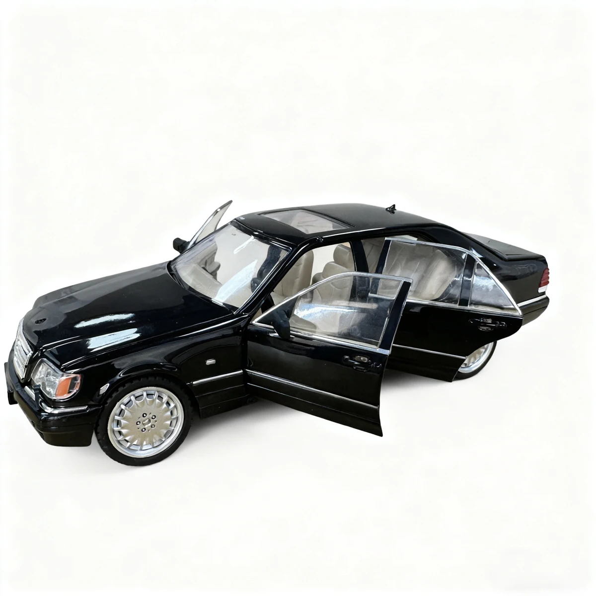 1:24 Scale Die-Cast Mercedes-Benz Model 6 1:24 Scale Die-Cast Mercedes-Benz Model - Image 6