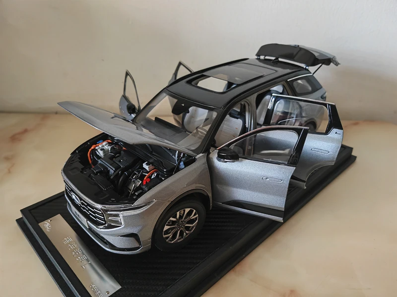 2023 Ford Edge Diecast Model 1:18 Scale 3 2023 Ford Edge Diecast Model 1:18 Scale - Image 3