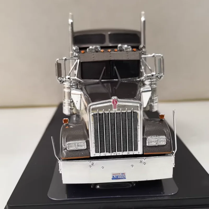 Kenworth W900 1990 Die-Cast Model for Collectors 3 Kenworth W900 1990 Die-Cast Model for Collectors - Image 3