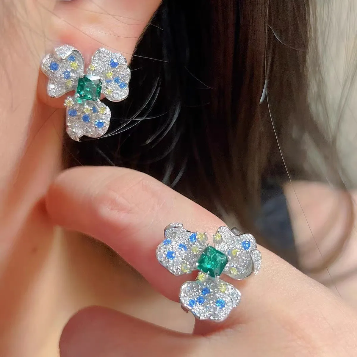 Elegant Silver and Green Beryl Jewelry Set 4 Elegant Silver and Green Beryl Jewelry Set - Image 4