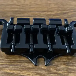 Thunderbird-style 4-String Bass Bridge in Chrome/Black 12 Scd85e218339448759043125dab5901792