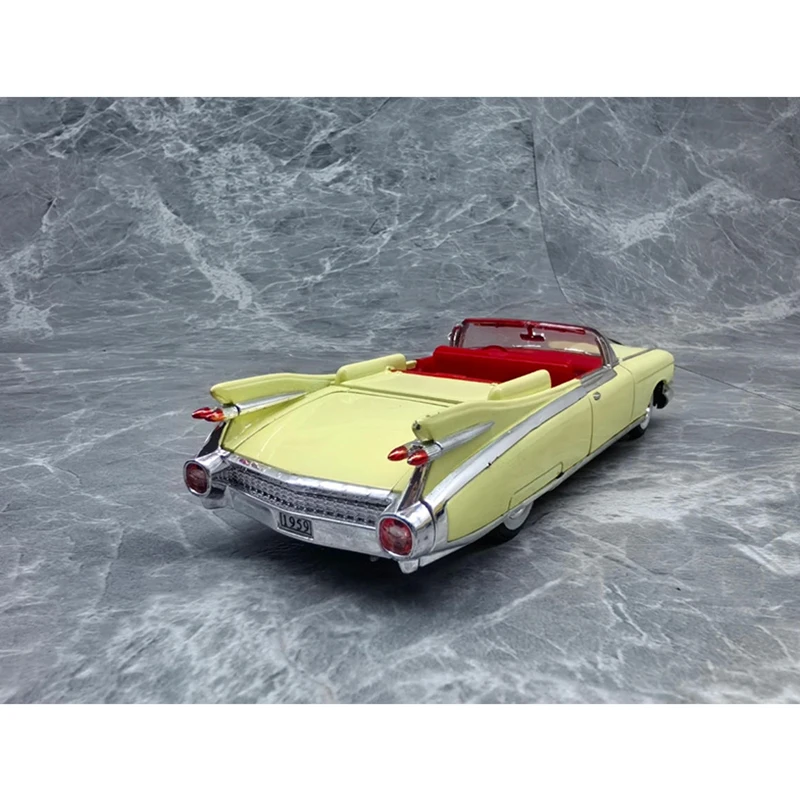 Vintage 1/32 Scale Alloy Convertible Car Model 4 Vintage 1/32 Scale Alloy Convertible Car Model - Image 4