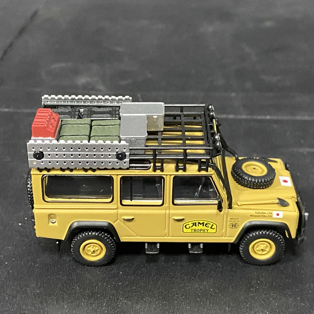 1:64 Scale Land Rover Defender Camel Cup 1989 Model 2 1:64 Scale Land Rover Defender Camel Cup 1989 Model - Image 2