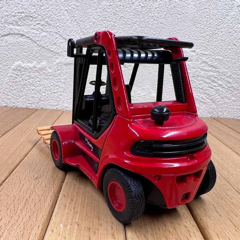 Die-Cast Forklift Loading Truck for Collectors 3 Die-Cast Forklift Loading Truck for Collectors - Image 3
