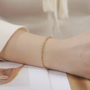 Twisted Chain Bracelet in Silver & Gold 9 Sce2a6dc6fc3e435bbbd586bdae74e0f6S