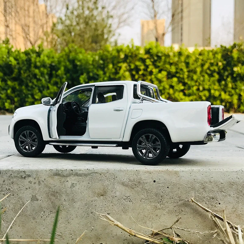 Diecast Mercedes-Benz X-Class Pickup Model 2 Diecast Mercedes-Benz X-Class Pickup Model - Image 2
