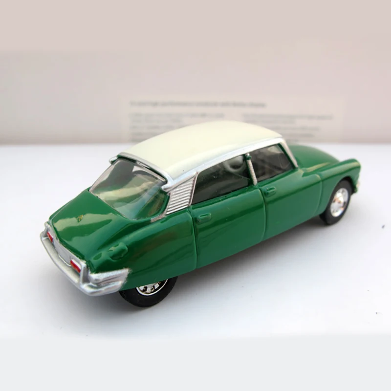 Vintage Green Citroen DS Model for Collectors 5 Vintage Green Citroen DS Model for Collectors - Image 5