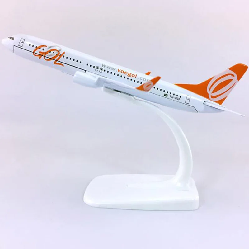 GOL Airlines B737-800 1:400 Scale Diecast Model 3 GOL Airlines B737-800 1:400 Scale Diecast Model - Image 3