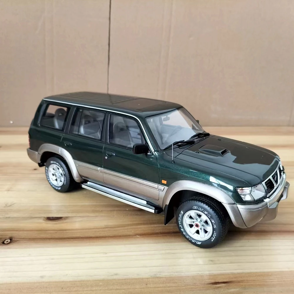 Resin 1:18 Nissan Patrol Y61 Model 1 Resin 1:18 Nissan Patrol Y61 Model