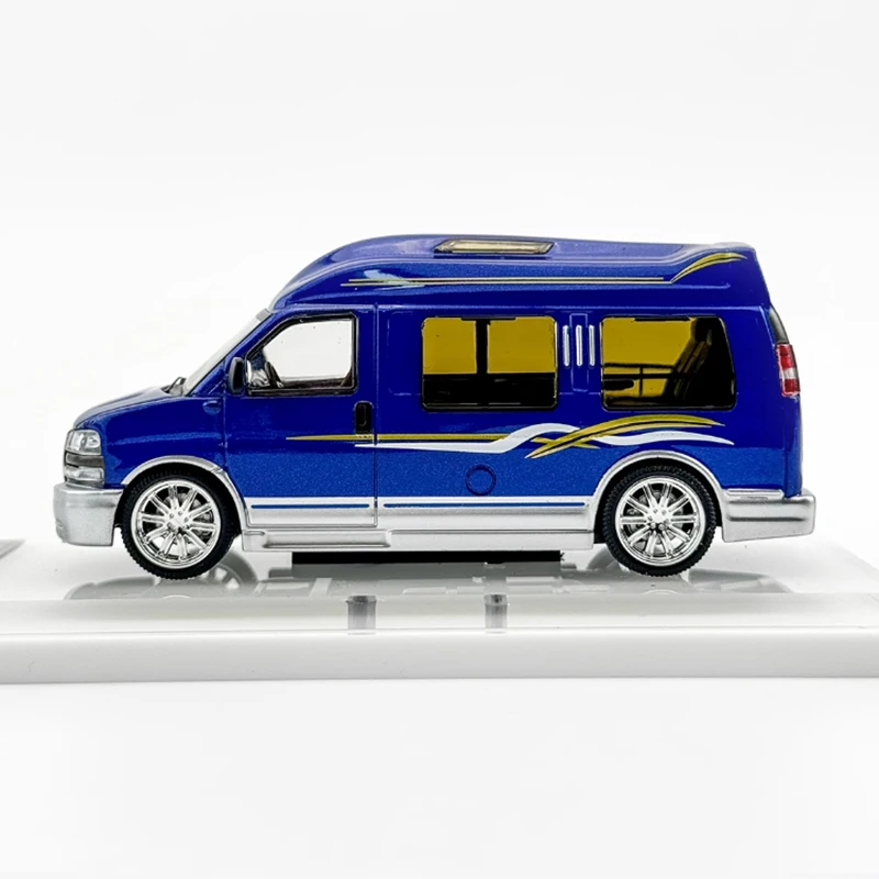 GMC Savana 1:64 Diecast Model Collectible 5 GMC Savana 1:64 Diecast Model Collectible - Image 5