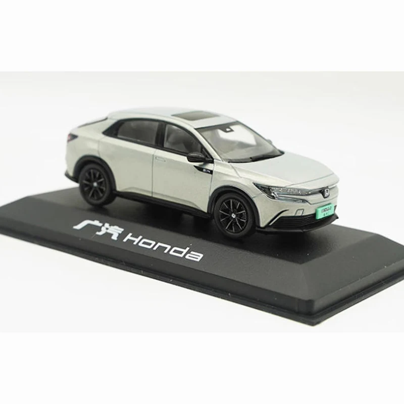 1/43 Silver Alloy Car Model for Collectors 4 1/43 Silver Alloy Car Model for Collectors - Image 4