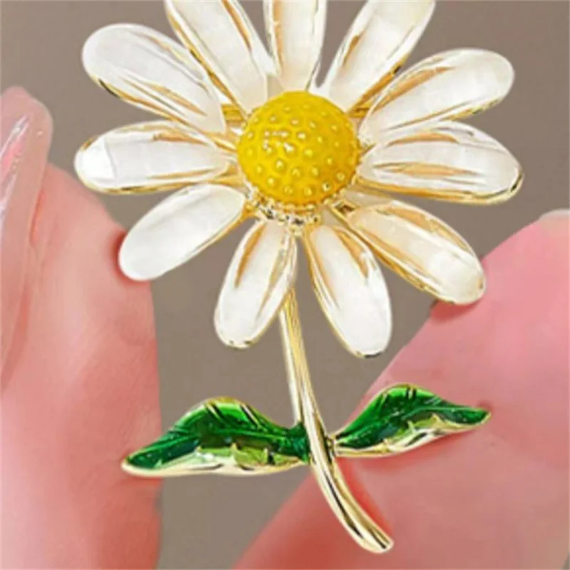 Elegant Daisy Flower Brooch for Women 7 Elegant Daisy Flower Brooch for Women - Image 7